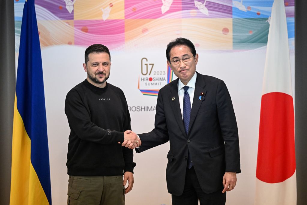 Volodymyr Zelensky during the G7 summit in Hiroshima (May 2023) spoke with the Prime Minister of Japan, Fumio Kishida.