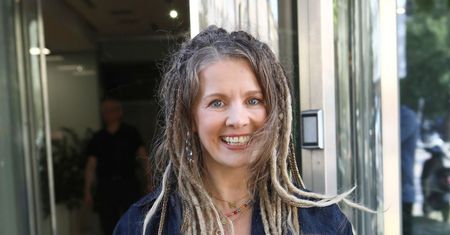 Anna Powierza przeszła metamorfozę i... nie jest zadowolona?! "Ciągle przeżywam żałobę". Zobacz jej nową fryzurę