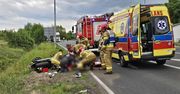 Skoda zderzyła się z motocyklistą. Ranny mężczyzna i 12-latka