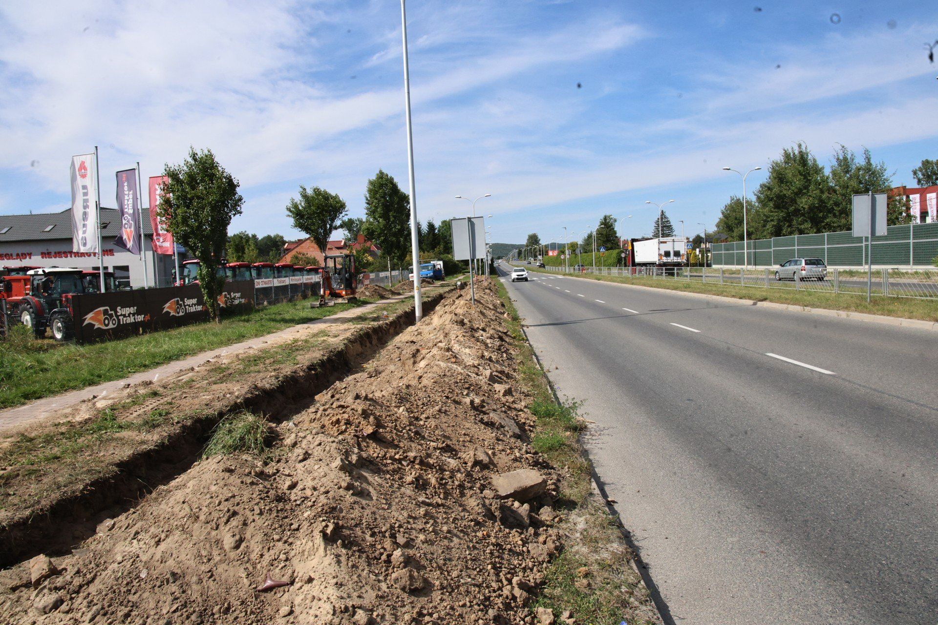 Realizacja zadania jest szczególnie ważna dla osób z tzw. osiedla Biesak, które w obecnej sytuacji muszą pokonywać ponad 250 metrów do najbliższych przystanków przy ul. Krakowskiej.