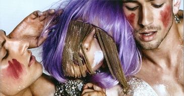 Lady GaGa z dwoma chłopakami... (ZDJĘCIA)