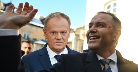 Człowiek Nawrockiego ujawnia: premier zadzwonił tuż przed sylwestrem