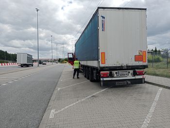 Nieprawidłowości w transporcie niebezpiecznych substancji. Ciężarówka z Ukrainy zatrzymana na A2