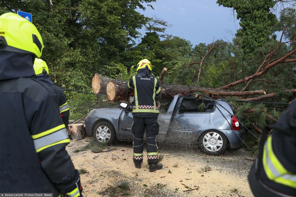 Strażacy usuwają skutki burzy w Chorwacji