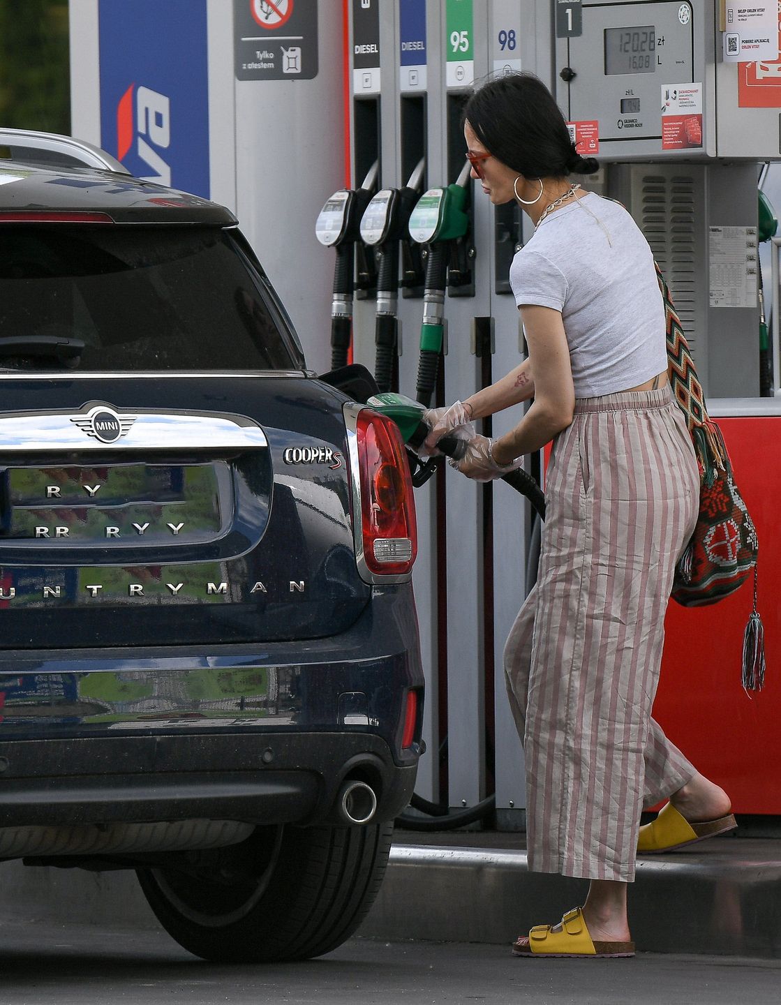 Viola Kołakowska w obiektywie paparazzi