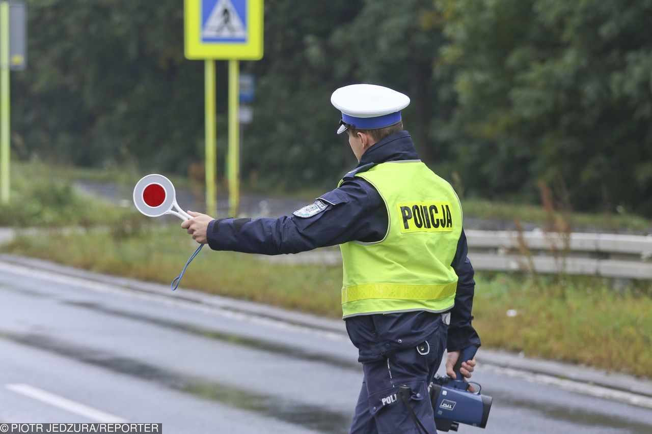 Jedną z najczęstszych przyczyn wypadków w Polsce jest niedostosowanie prędkości.