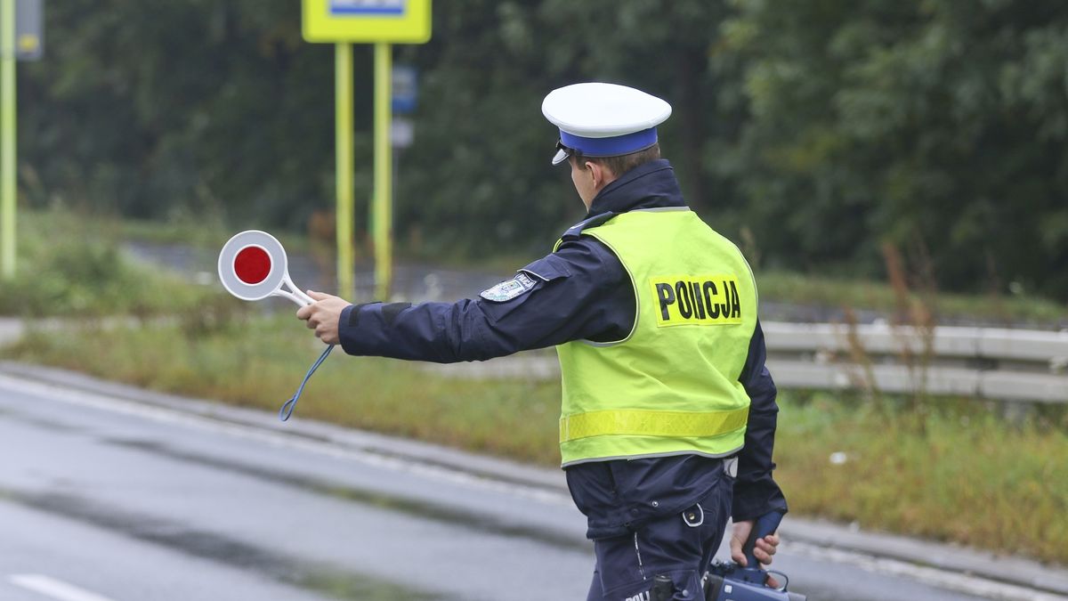 Jedną z najczęstszych przyczyn wypadków w Polsce jest niedostosowanie prędkości.