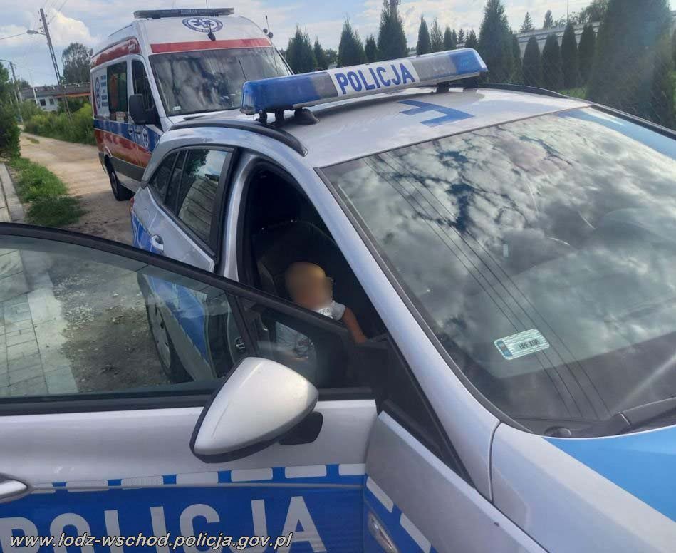 Bosy 2-latek z psem. Ważny apel policji