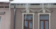 Rzeszów: Dwumetrowe sople w centrum. Odwilż zwiększa zagrożenie