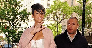 Uśmiechnięta Rihanna