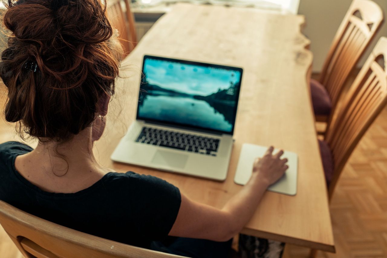 Wschowa: 57-latek nękał kobietę w Internecie. Prokuratura skierowała do sądu akt oskarżenia