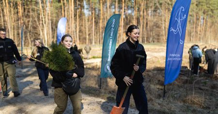 "Maraton dla Ziemi". W Słupsku posadzono kolejne drzewa, będzie rósł las