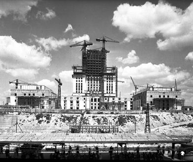 Sekrety przebudowy Warszawy. Miały być superwieżowce, a jest Pałac Kultury i Nauki
