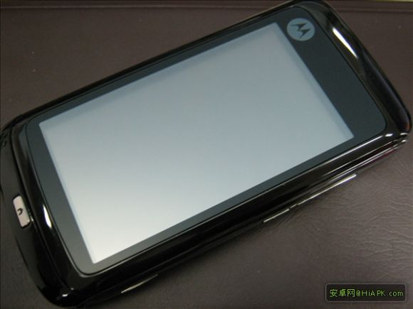 Tajemnicza dotykowa Motorola z klapką to Moto MT820 2