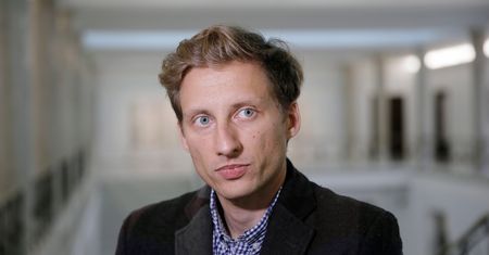 Fundusz Odbudowy. Franciszek Sterczewski zagłosował razem z PiS. Reakcja Barbary Nowackiej