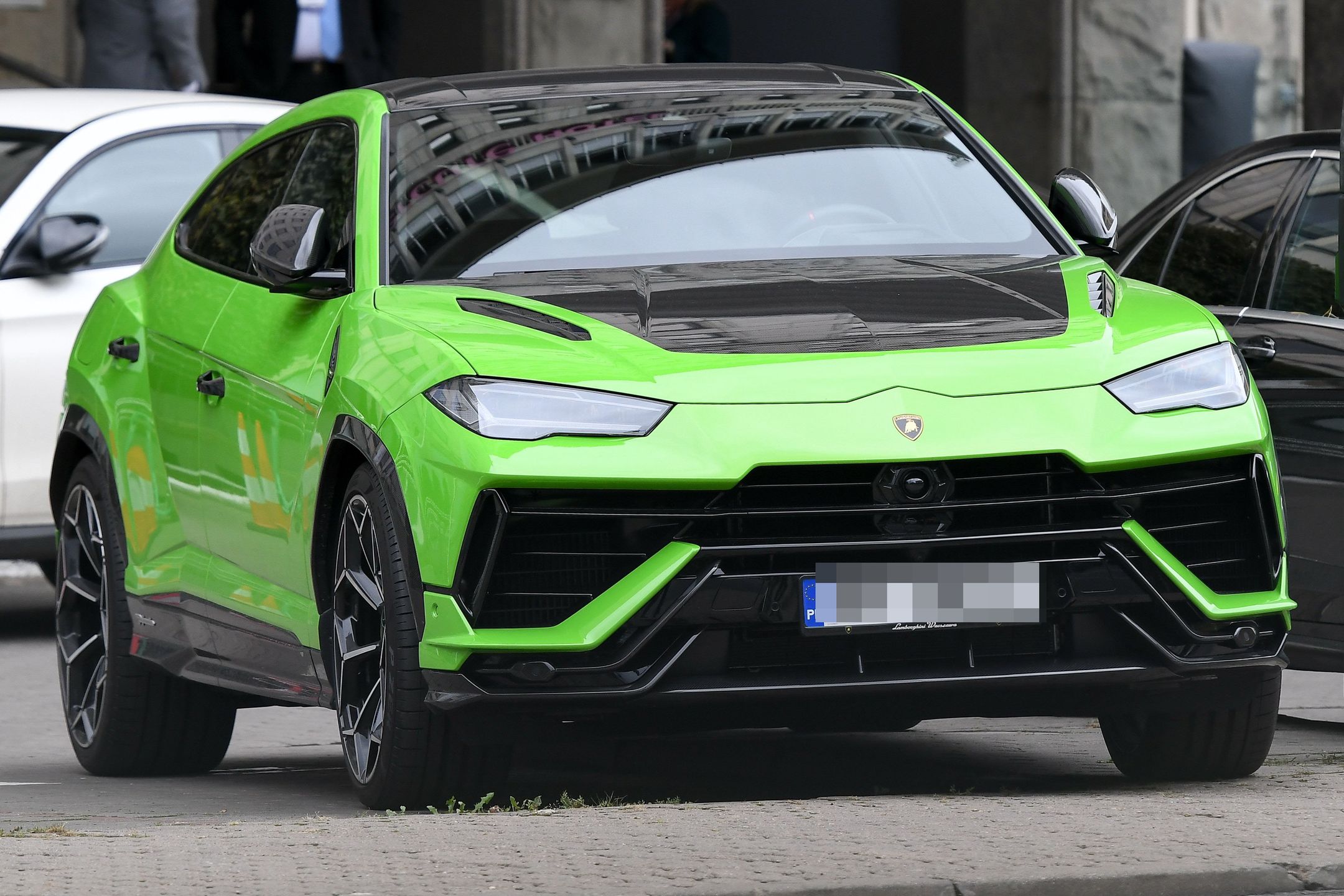 Kuba Wojewódzki wsiada do luksusowego lamborghini