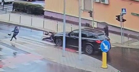 Zielona Góra: Potrącenie pieszej na skrzyżowaniu. Policja zatrzymała prawo jazdy kierowcy