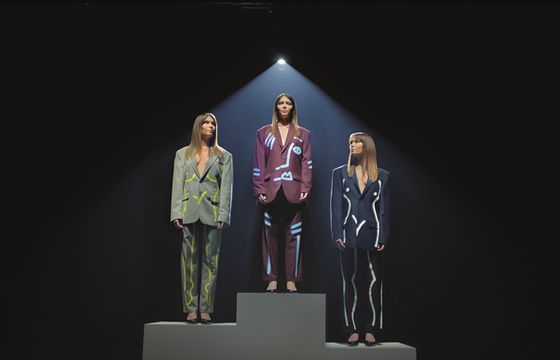 Odświeżony “Portret kobiecy” Wisławy Szymborskiej w kampanii Yes