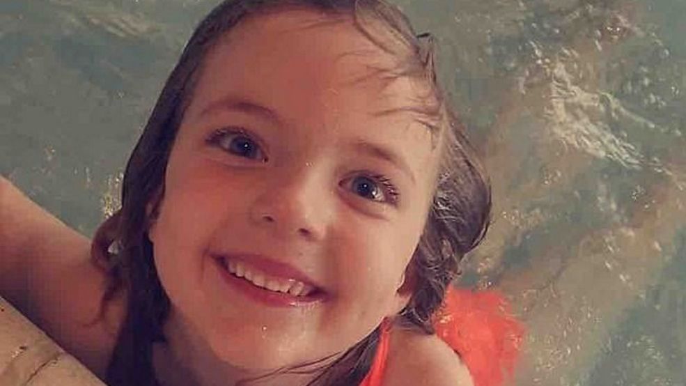 8-letnia Autumn została prawdopodobnie uduszona i utopiona w wannie przez ojca i macochę. 