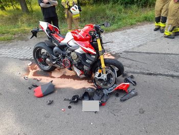 Lipa: Motocyklistka poważnie ranna po zderzeniu z autem. LPR w akcji