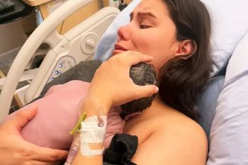 Poród, którego nikt nie zauważył. Dziecko leżało pod kocami