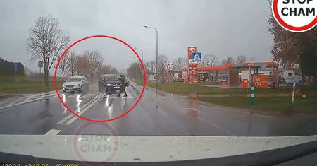 Szokujące nagranie krąży w sieci. To stało się na przejściu dla pieszych
