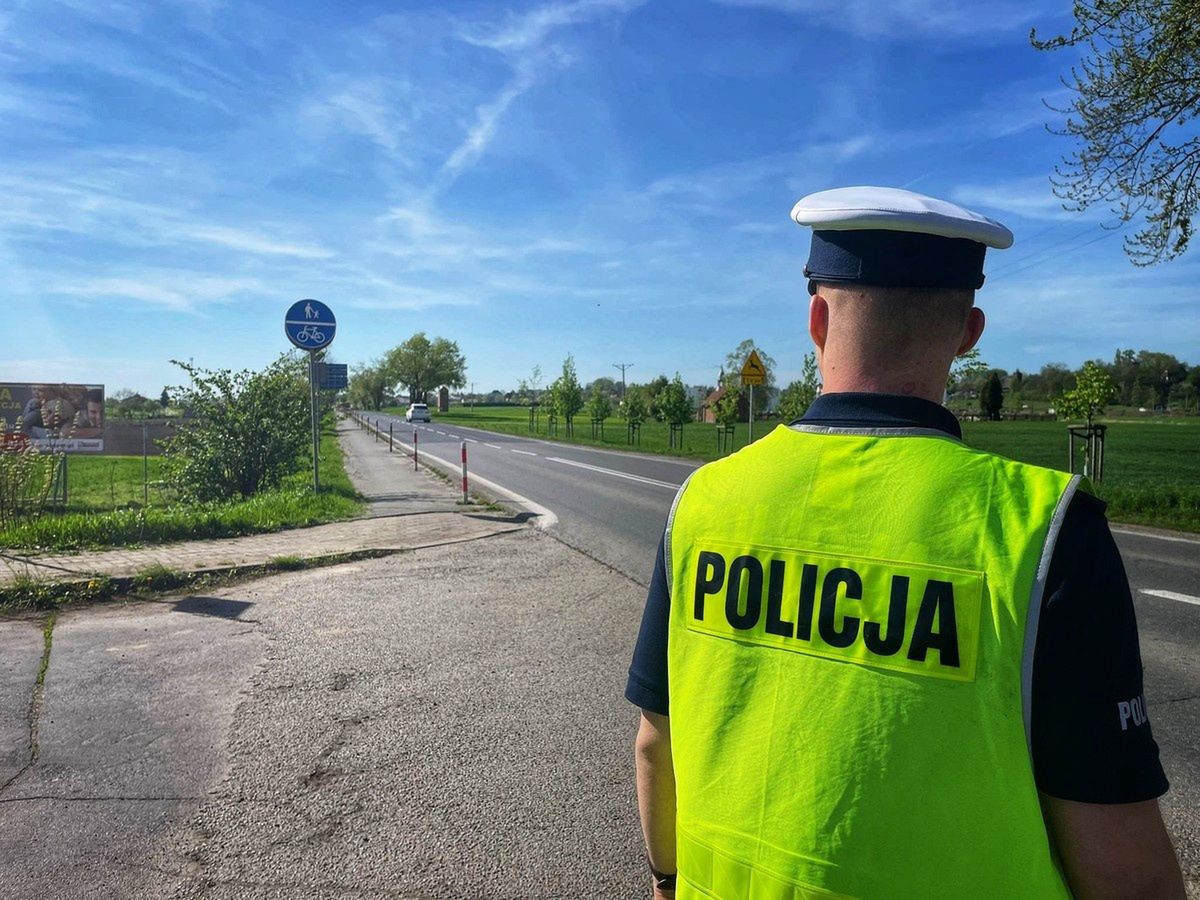 Nigdy nie rób tego przy policji. Można dostać 8 tysięcy zł mandatu