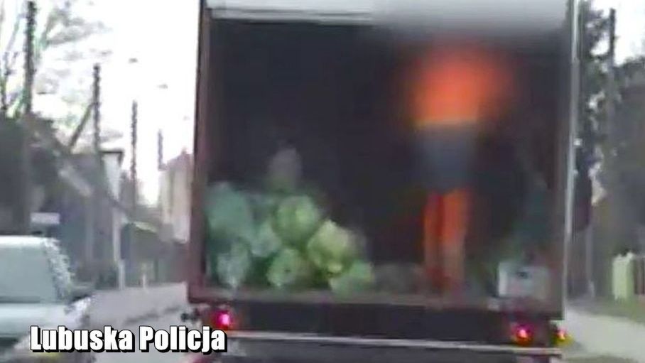 Wszyscy członkowie załogi śmieciarki byli nietrzeźwi.