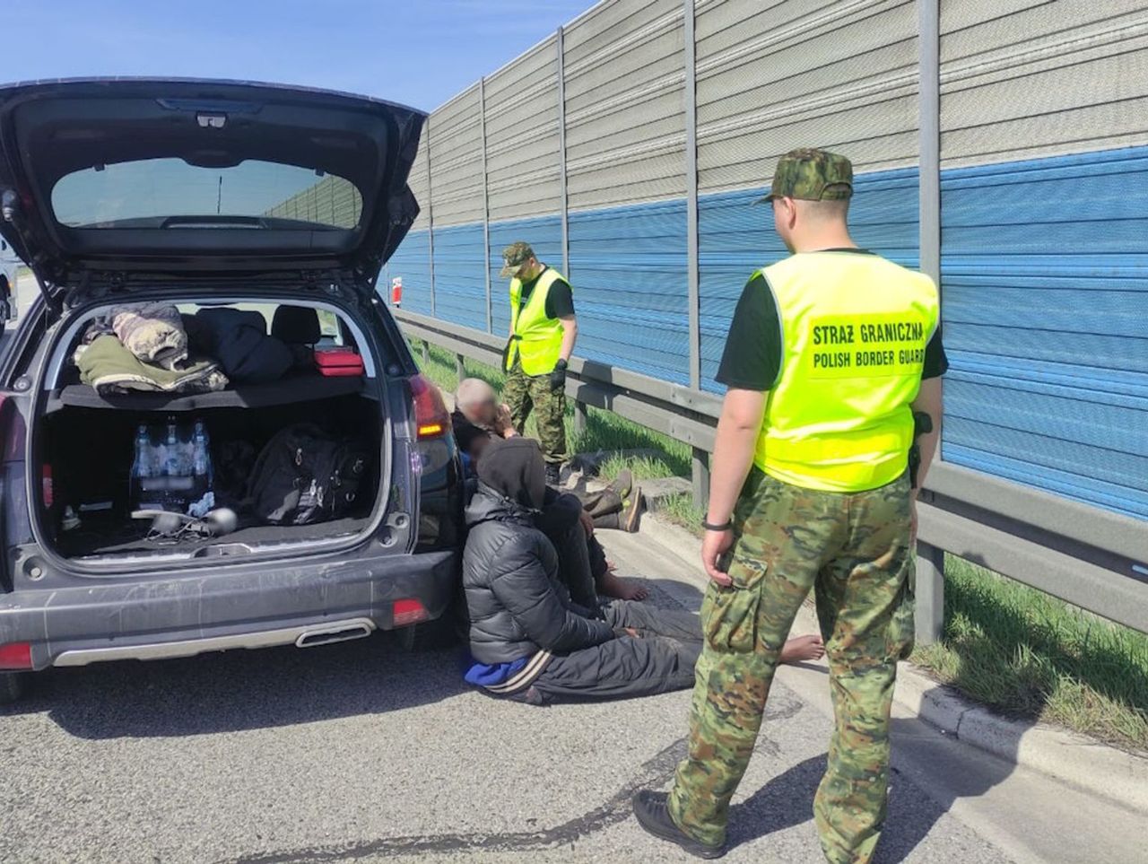 Ukrainiec wiózł nielegalnych imigrantów z Afryki. Wpadli na autostradzie