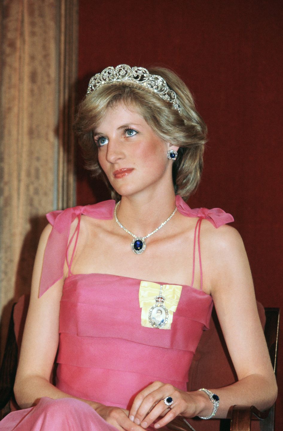 Księżna Diana w różowej sukni podczas wizyty w Brisbane