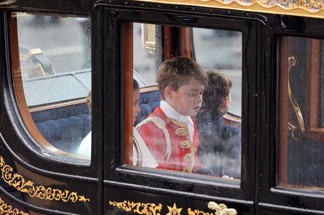 Coronation of King Charles IIIepa10611952 (L-R) Britain's Princess Charlotte, Prince George, and Prince Louis of Wales return to Buckingham Palace following the Coronation ceremony of Britain's King Charles III and Queen Camilla in London, Britain, 06 May 2023. The Coronation Procession in the Gold State Coach will be accompanied by members of the Armed Forces of the United Kingdom, the Commonwealth, British Overseas Territories and the Sovereign's Bodyguard and Royal Watermen.  EPA/Tolga Akmen Dostawca: PAP/EPA.Tolga Akmen