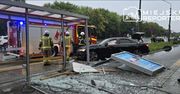 Warszawa: Rozpędzone audi staranowało przystanek. Kierowca zbiegł z miejsca