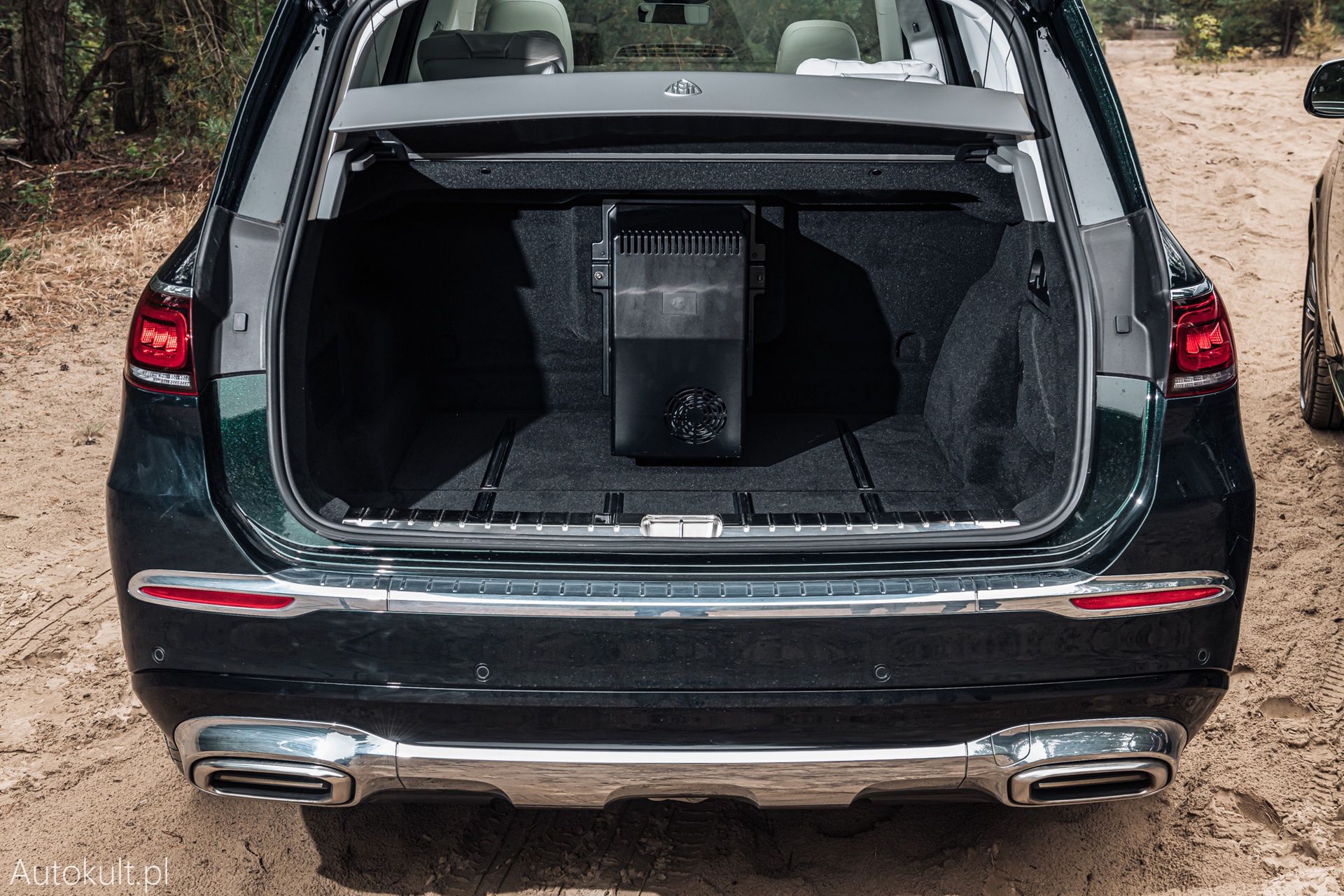 Range Rover (2022) vs Bentley Bentayga S (2022) vs Mercedes-Maybach GLS 600 (2022)