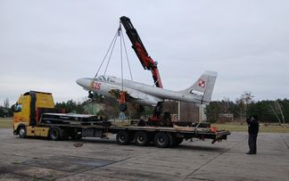 Rozładunek Iskry przed Pilskim Muzeum Wojskowym.