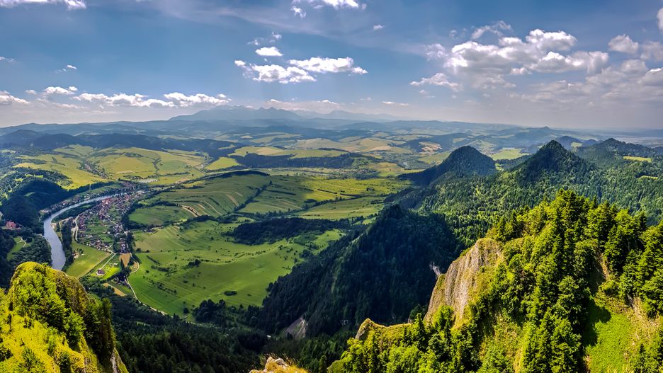 Beskidy; góry; panorama; góry; szczyt; miasto