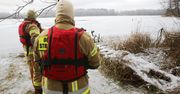 Pod wędkarzem załamał się lód. Wezwano służby