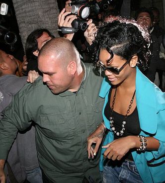 "Rihanna za dużo imprezuje!"