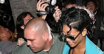 "Rihanna za dużo imprezuje!"