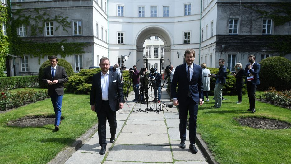 Maseczki z Chin i Ministerstwo Zdrowia. Prokuratura rozszerza śledztwo