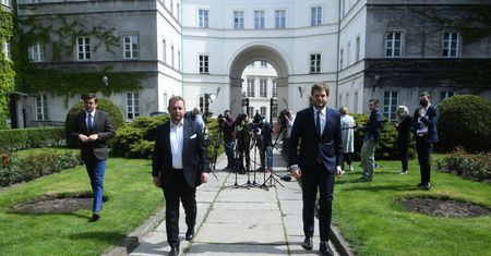 Maseczki z Chin i Ministerstwo Zdrowia. Prokuratura rozszerza śledztwo