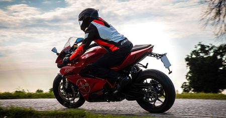 Motocykle Energica debiutują w wersji RS. Przyspieszają w 2,6 s do 100 km/h