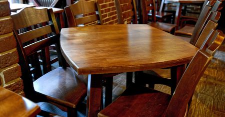 Warszawa. Radny apeluje o wsparcie restauracji. "Udostępniając więcej miejsca na ulicy na ogródki"