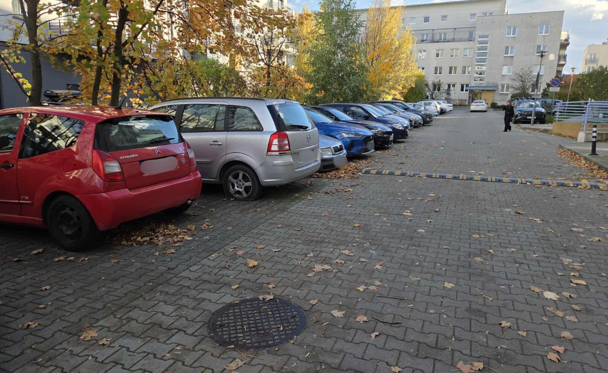 Zniszczone samochody we Wrocławiu