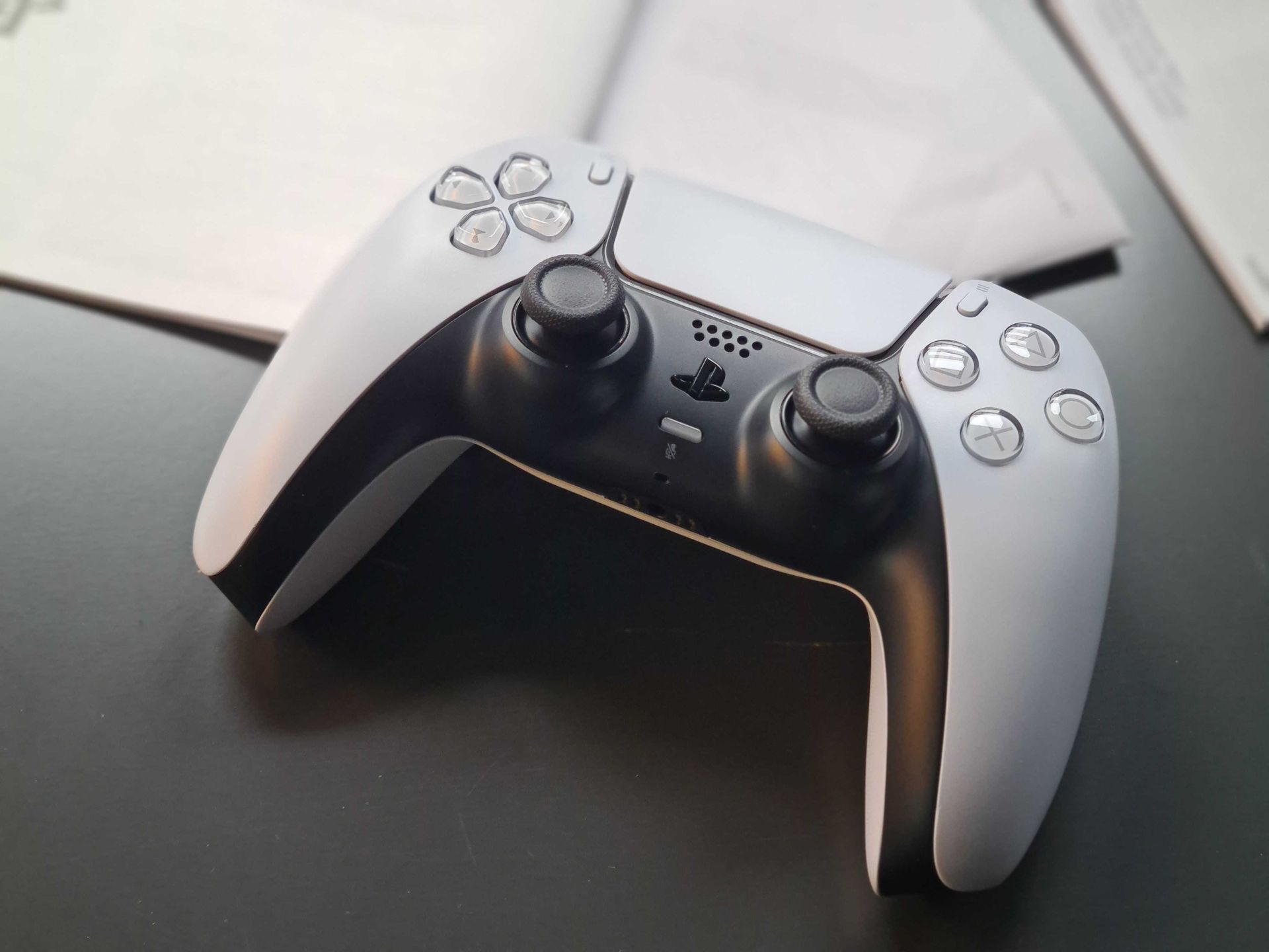 Matko bosko, kto to tak zaprojektował. PlayStation 5: test i recenzja 9