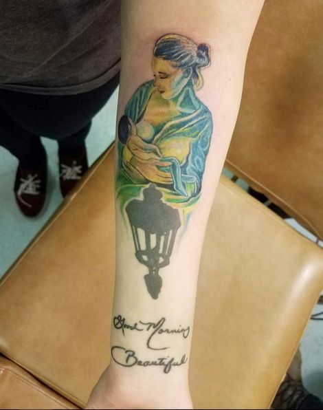 Tatuaże przedstawiające karmiace matki to symbol walki o pełnię praw