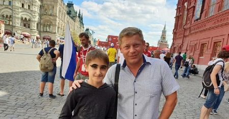 Muin Bachonaev urodził się z długimi rzęsami. Wzbudza sensacje na ulicach Moskwy