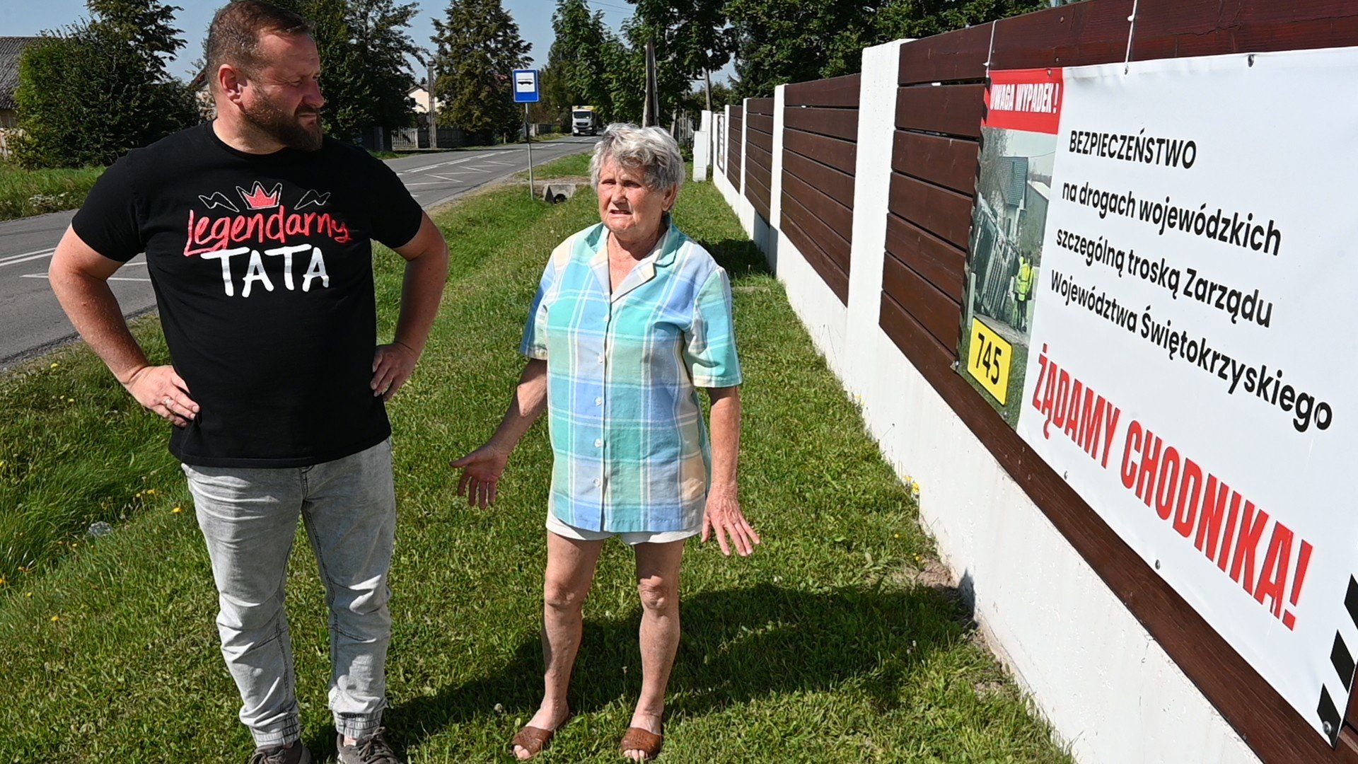 -Jesteśmy o włos od tragedii - tak sytuację przy trasie wojewódzkiej określają mieszkańcy Masłowa, pan Liwiusz i pani Irena.