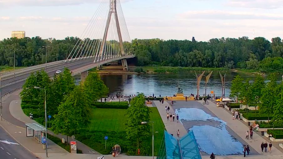 Warszawa. Nad brzegiem Wisły, przy moście Świętokrzyskim, rowerzysta znalazł zwłoki mężczyzny