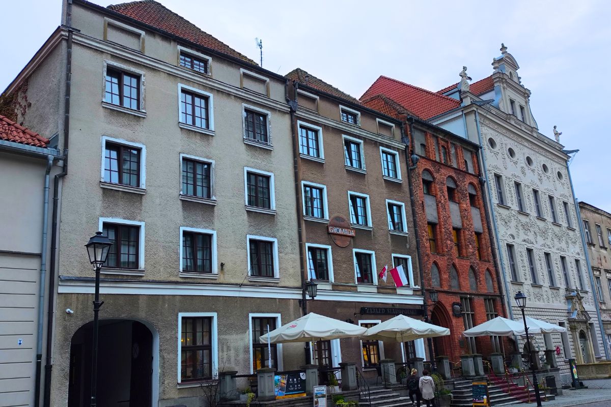 Kamienica dziadka Mikołaja Kopernika , druga od lewej
