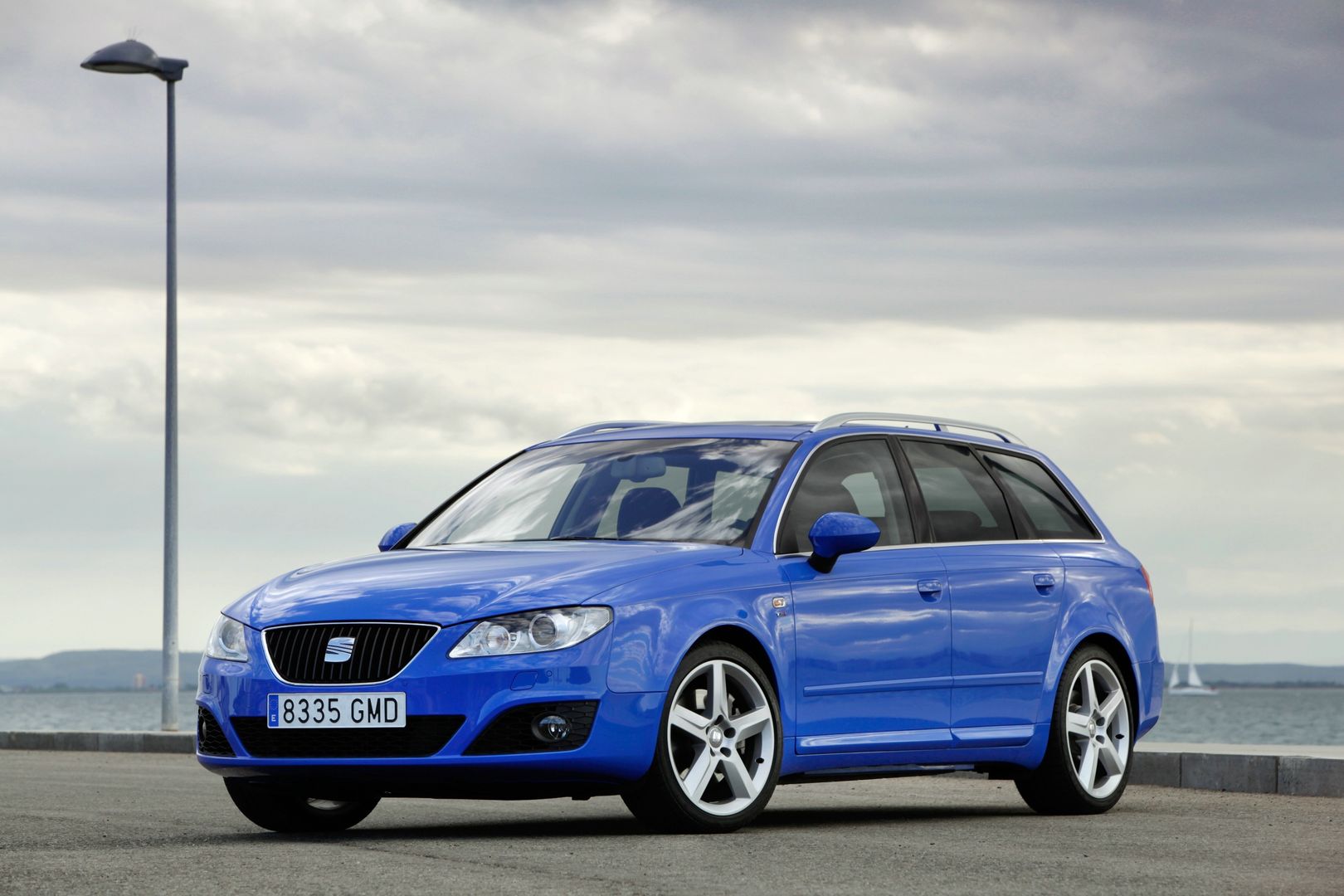 Najmłodszy model z Grupy VW jaki można kupić z klasycznym 1.8 T to Seat Exeo. Ale uwaga, bo w tym samym aucie występował też 1.8 TSI, czyli fatalny następca.